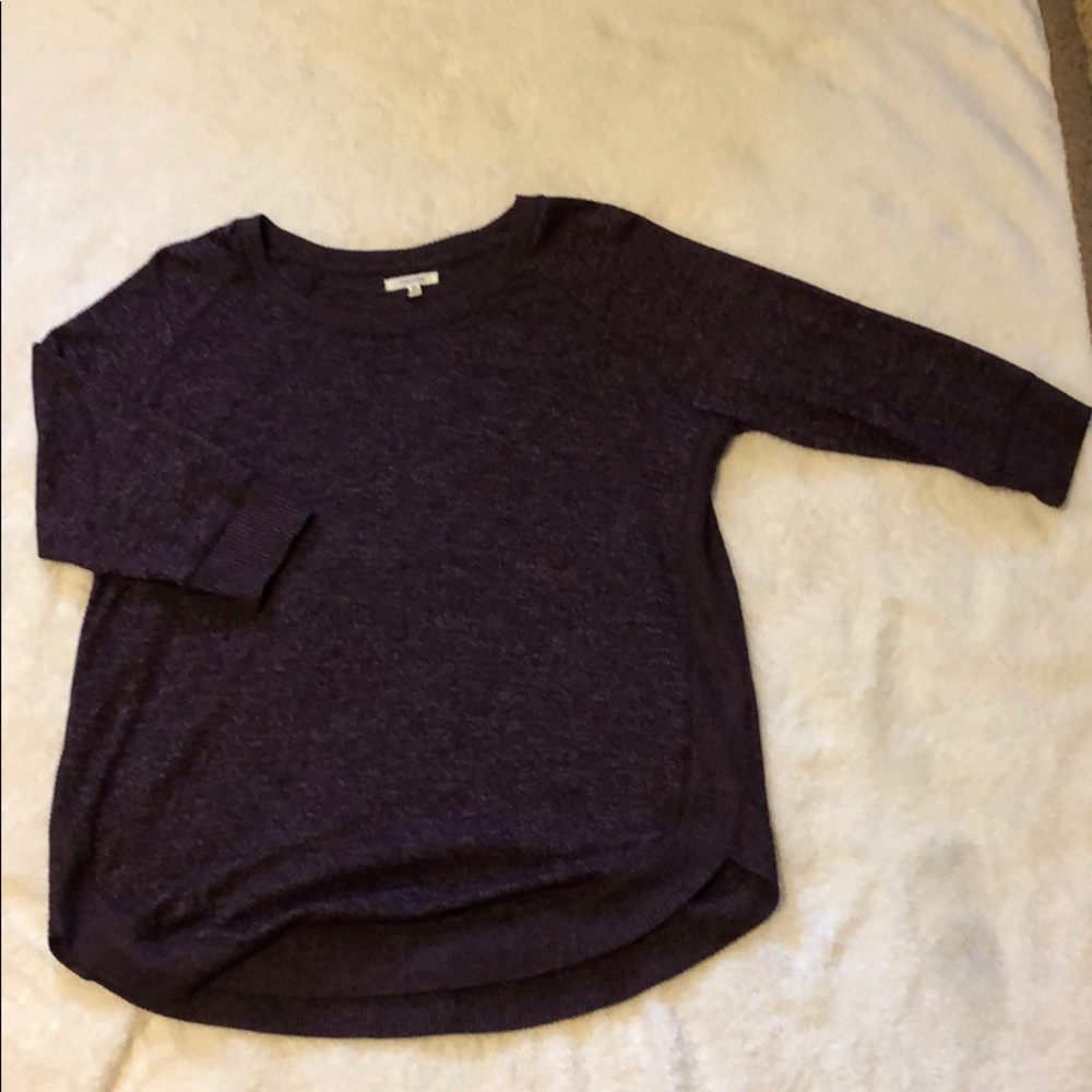 Quarter length maroon Maurices top